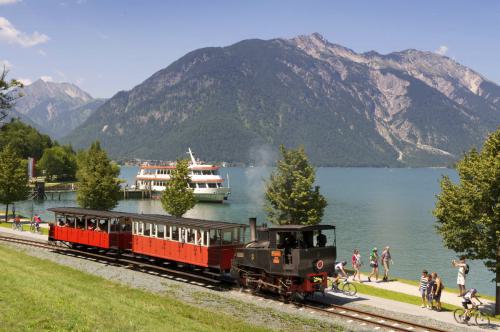 Bahn-und-Schiff-am-Achensee-Train-and-ship-at-Lake-Achensee-min